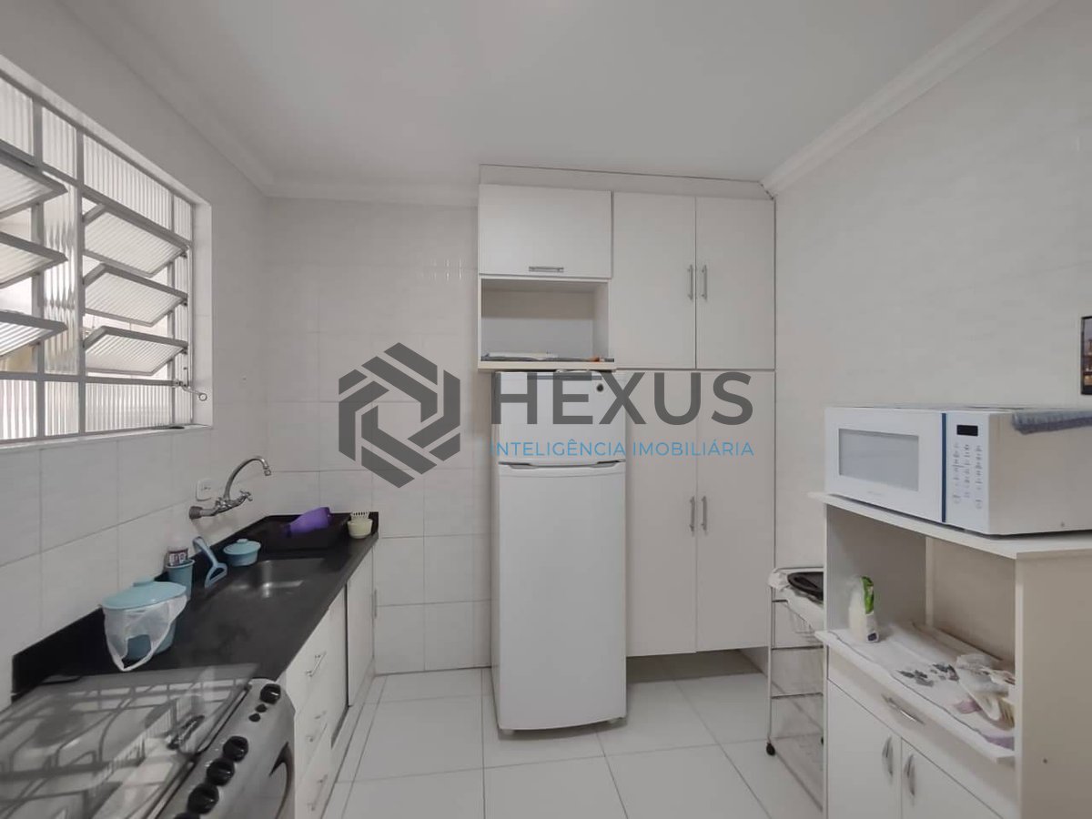 Foto 10 de Apartamento reformado com varanda na Praia da Enseada, Guaruja