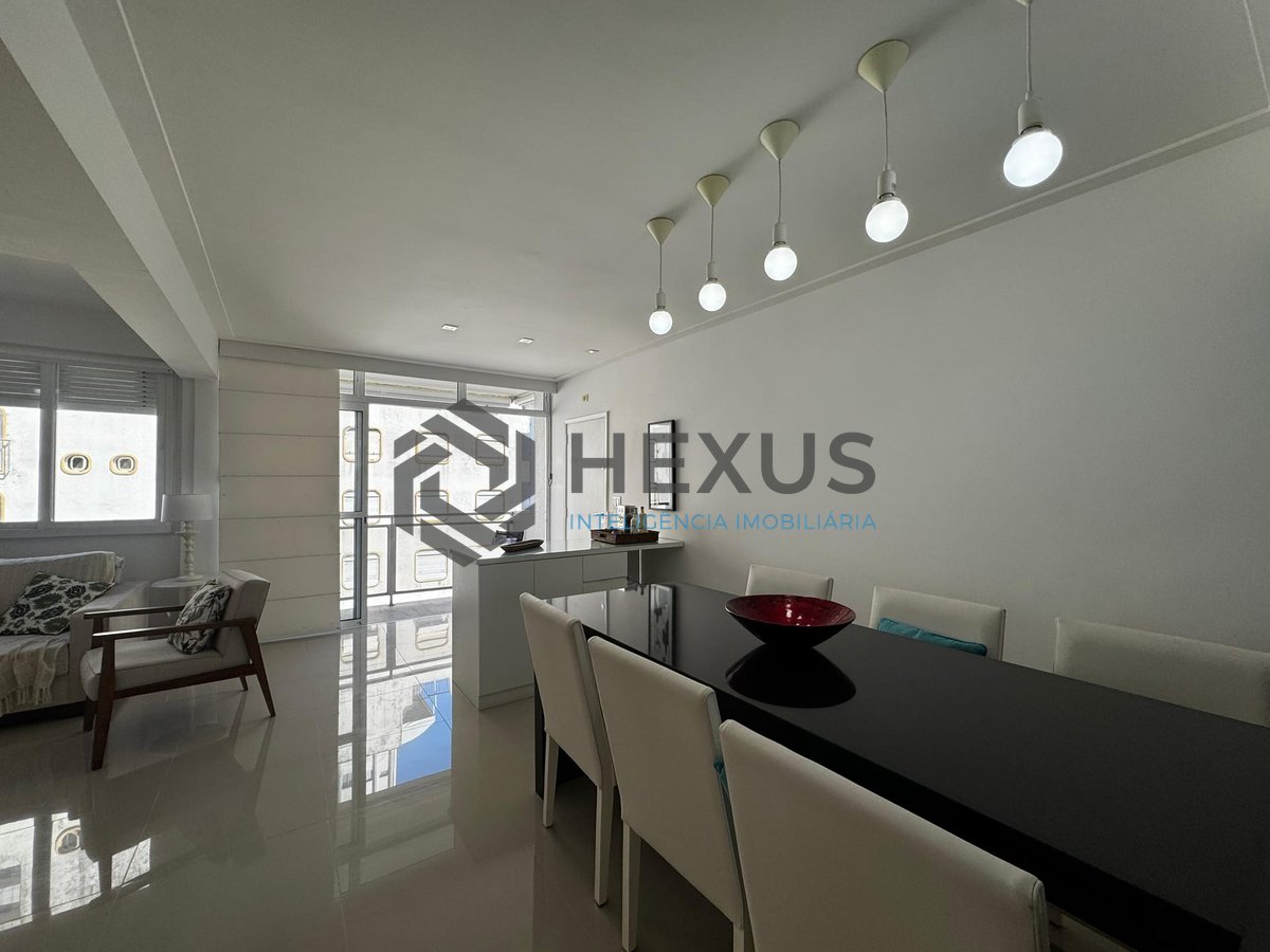Foto 11 de Apartamento com varanda vista mar na beira mar da Praia das Pitangueiras, Guaruja
