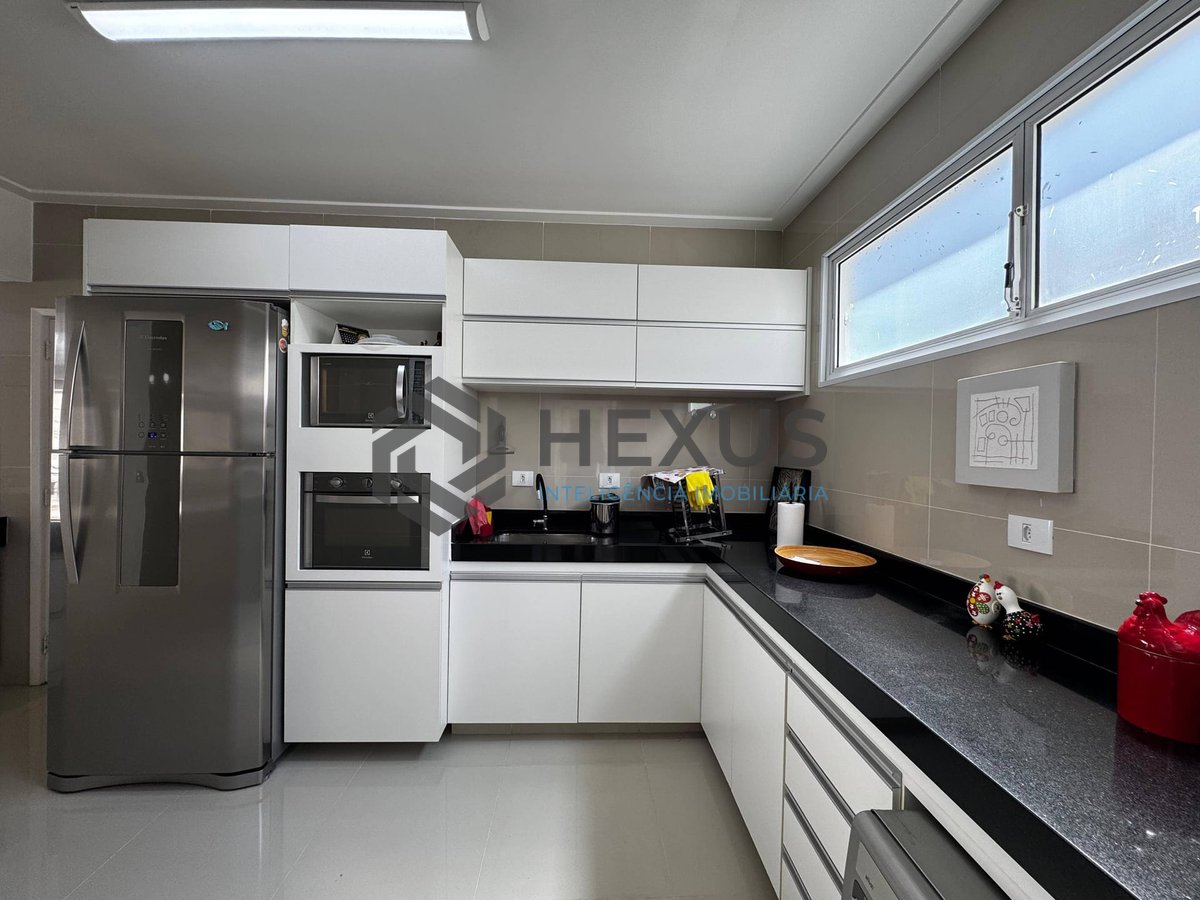 Foto 14 de Apartamento com varanda vista mar na beira mar da Praia das Pitangueiras, Guaruja