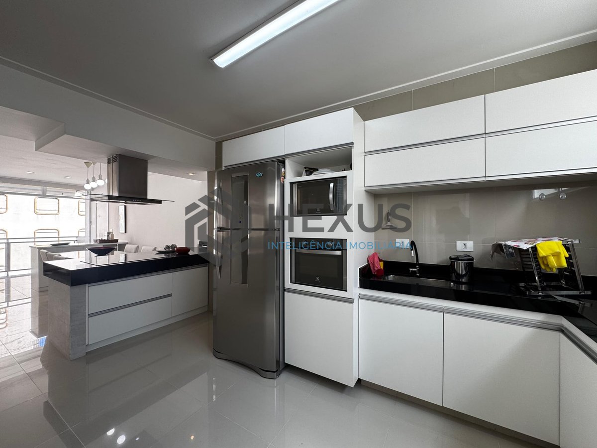 Foto 15 de Apartamento com varanda vista mar na beira mar da Praia das Pitangueiras, Guaruja