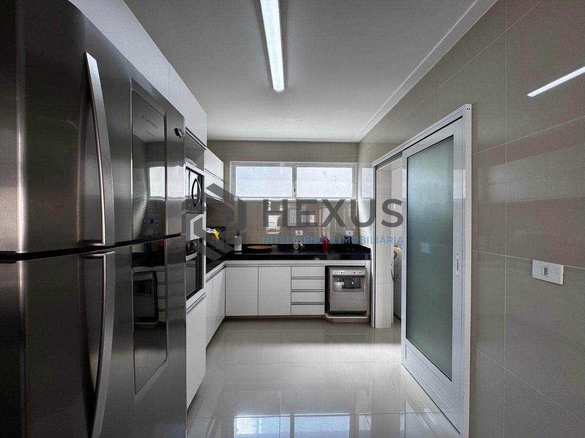 Foto 16 de Apartamento com varanda vista mar na beira mar da Praia das Pitangueiras, Guaruja