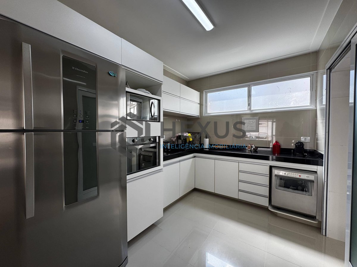 Foto 17 de Apartamento com varanda vista mar na beira mar da Praia das Pitangueiras, Guaruja