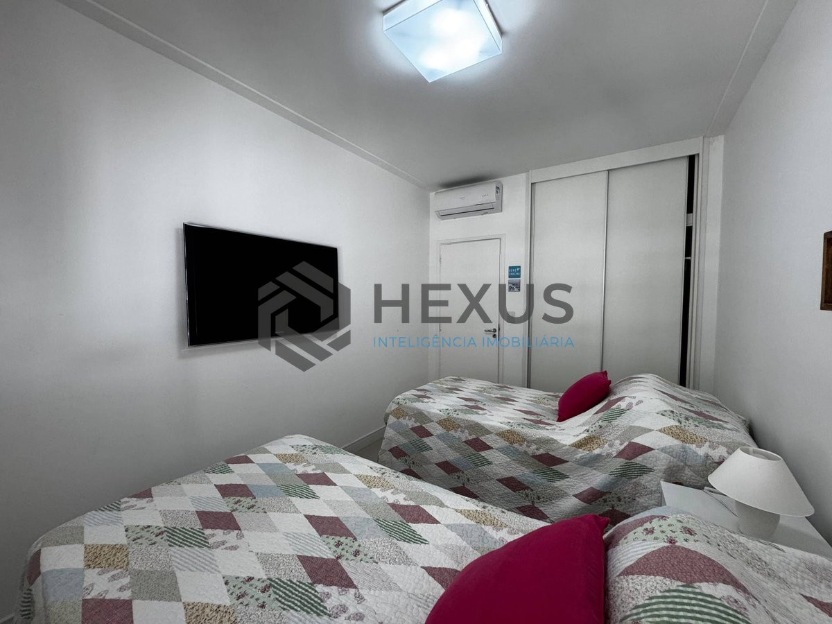 Foto 21 de Apartamento com varanda vista mar na beira mar da Praia das Pitangueiras, Guaruja