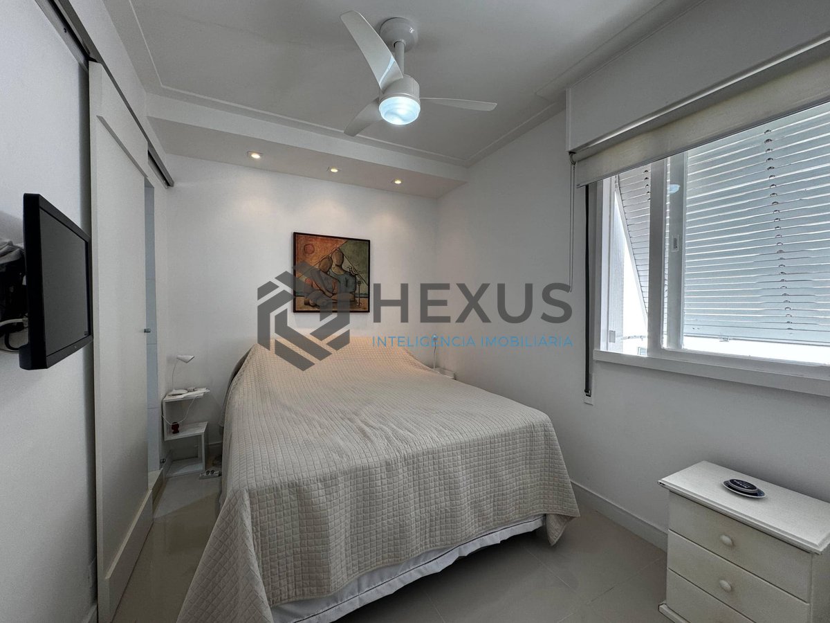 Foto 25 de Apartamento com varanda vista mar na beira mar da Praia das Pitangueiras, Guaruja