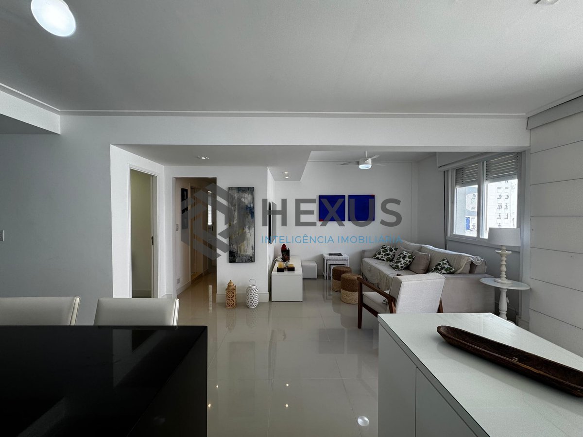Foto 4 de Apartamento com varanda vista mar na beira mar da Praia das Pitangueiras, Guaruja