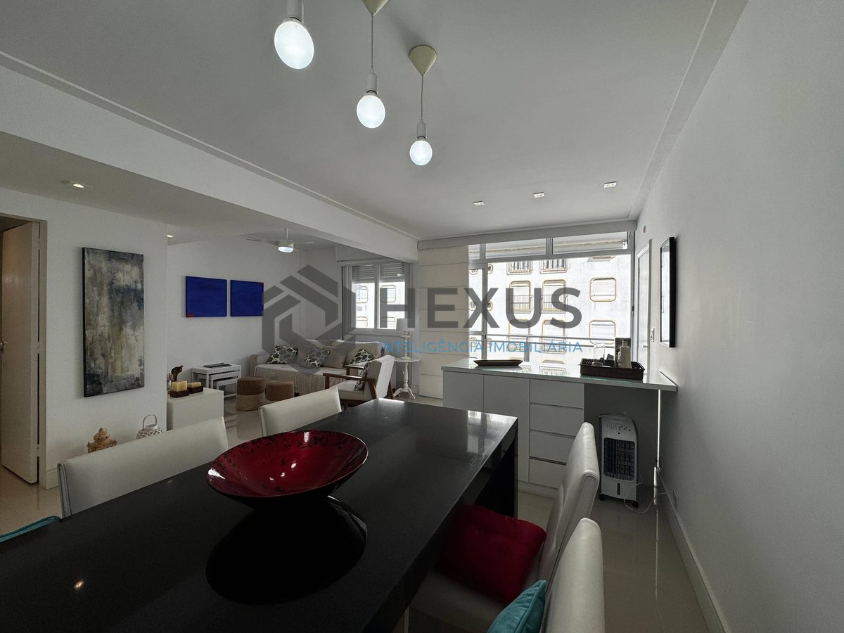 Foto 5 de Apartamento com varanda vista mar na beira mar da Praia das Pitangueiras, Guaruja
