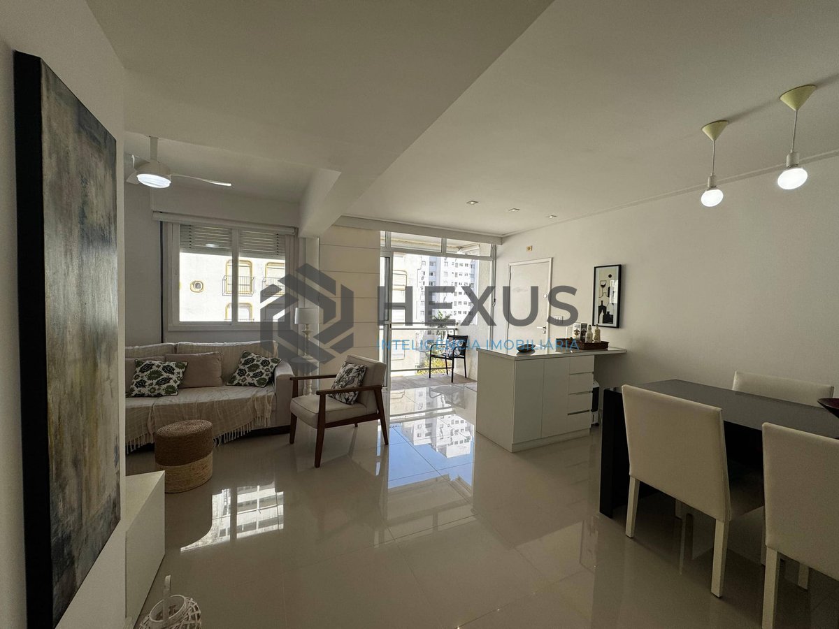Foto 6 de Apartamento com varanda vista mar na beira mar da Praia das Pitangueiras, Guaruja