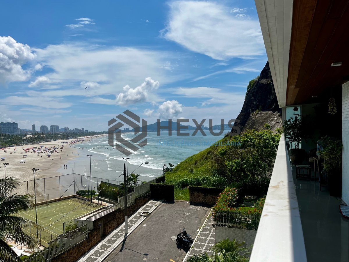 Foto 2 de Apartamento reformado frente mar com varanda e lazer na Praia das Pitangueiras, Guaruja