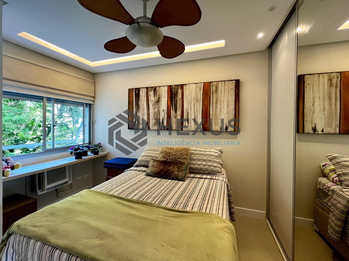 Foto 18 de Apartamento reformado frente mar com varanda e lazer na Praia das Pitangueiras, Guaruja