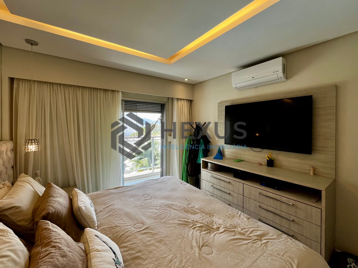 Foto 28 de Apartamento reformado frente mar com varanda e lazer na Praia das Pitangueiras, Guaruja