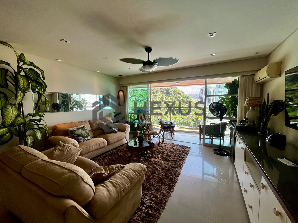 Foto 4 de Apartamento reformado frente mar com varanda e lazer na Praia das Pitangueiras, Guaruja