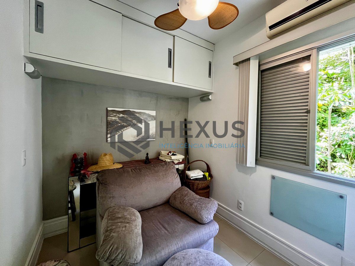 Foto 39 de Apartamento reformado frente mar com varanda e lazer na Praia das Pitangueiras, Guaruja