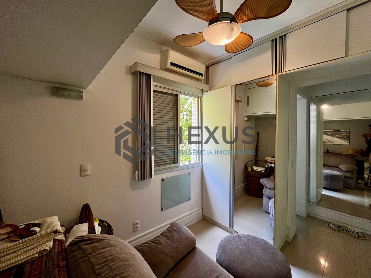 Foto 40 de Apartamento reformado frente mar com varanda e lazer na Praia das Pitangueiras, Guaruja