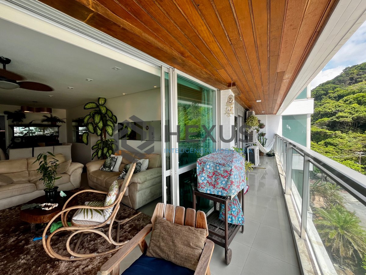Foto 6 de Apartamento reformado frente mar com varanda e lazer na Praia das Pitangueiras, Guaruja