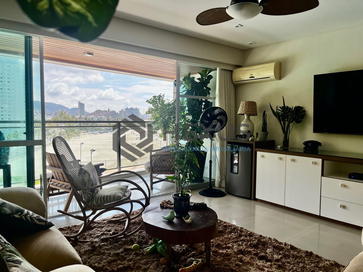 Foto 8 de Apartamento reformado frente mar com varanda e lazer na Praia das Pitangueiras, Guaruja