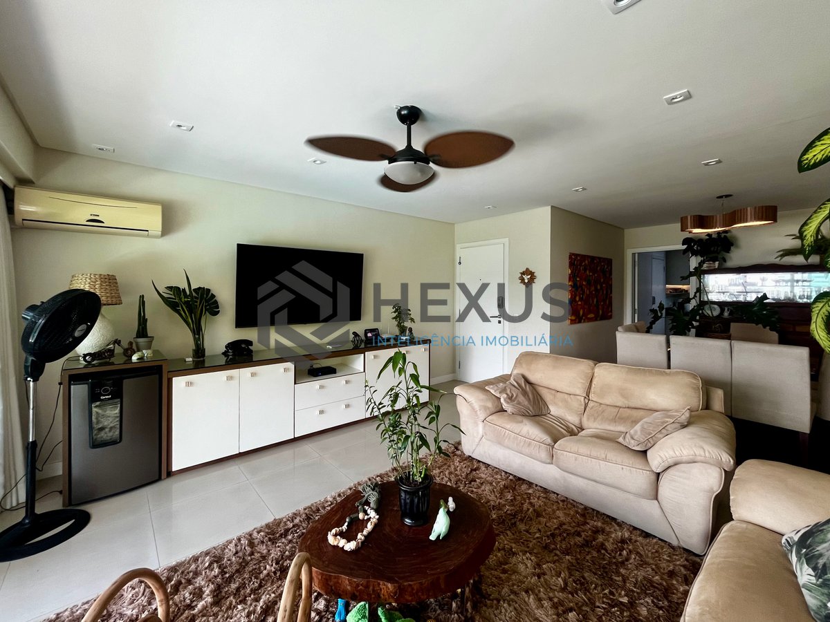 Foto 10 de Apartamento reformado frente mar com varanda e lazer na Praia das Pitangueiras, Guaruja