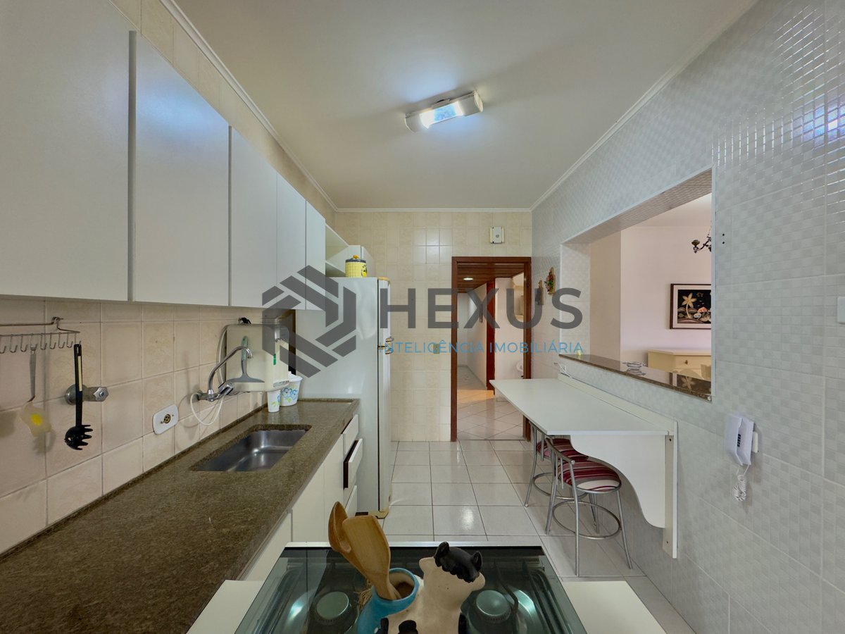 Foto 12 de Apartamento com varanda vista mar e lazer a uma quadra do mar na Praia das Pitangueiras, Guaruja