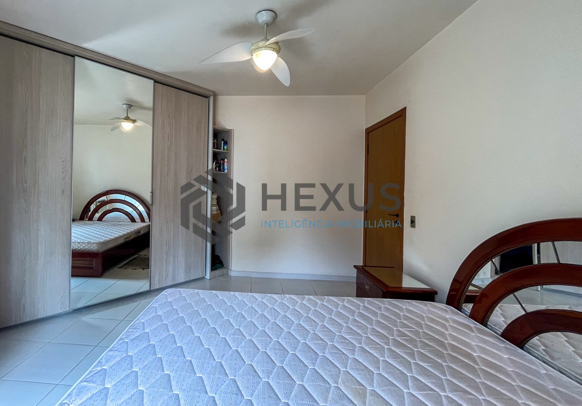 Foto 18 de Apartamento com varanda a duas quadras da Praia das Pitangueiras, Guaruja