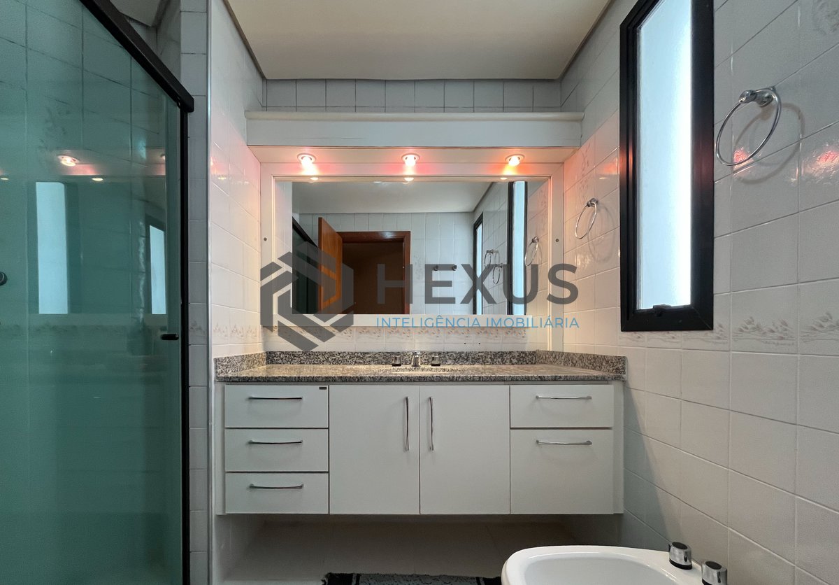 Foto 19 de Apartamento com varanda a duas quadras da Praia das Pitangueiras, Guaruja