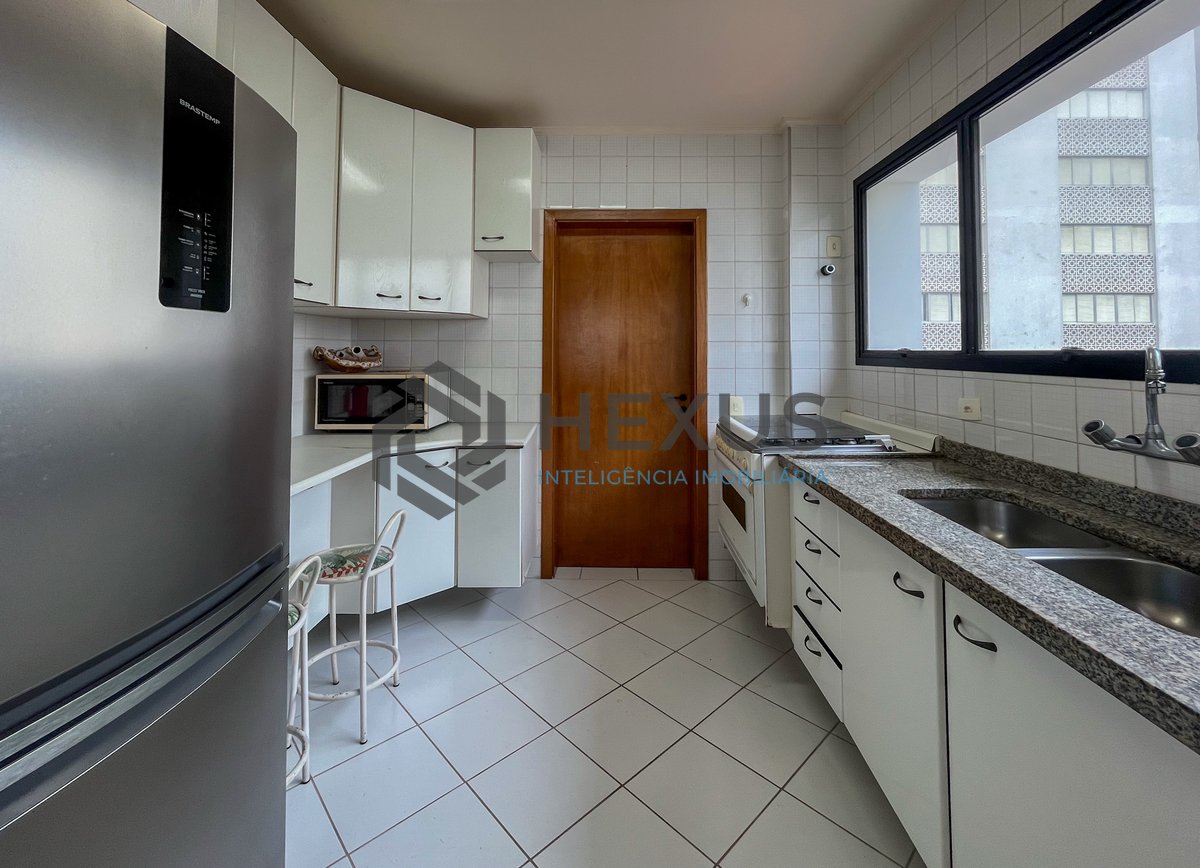 Foto 20 de Apartamento com varanda a duas quadras da Praia das Pitangueiras, Guaruja