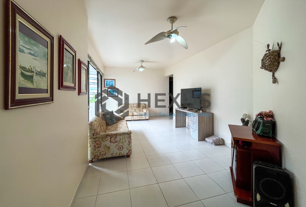 Foto 6 de Apartamento com varanda a duas quadras da Praia das Pitangueiras, Guaruja
