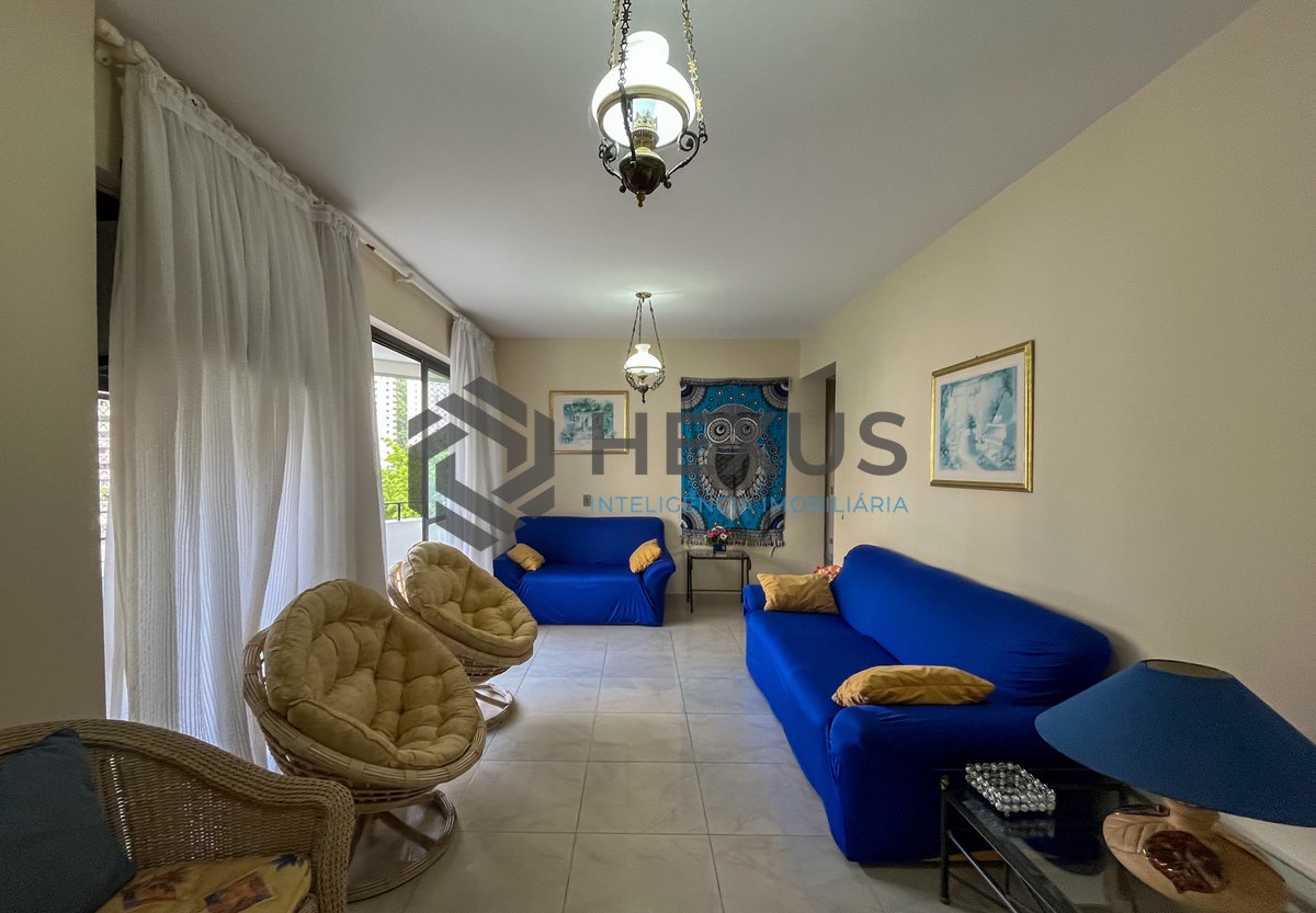 Foto 2 de Apartamento com varanda a duas quadras da Praia das Pitangueiras, Guaruja