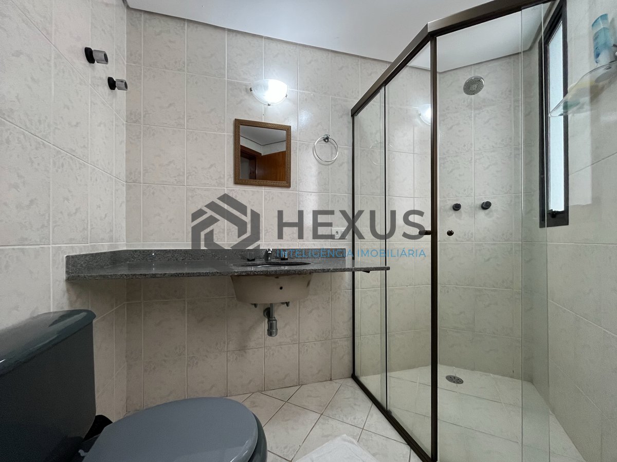 Foto 13 de Apartamento com varanda a duas quadras da Praia das Pitangueiras, Guaruja
