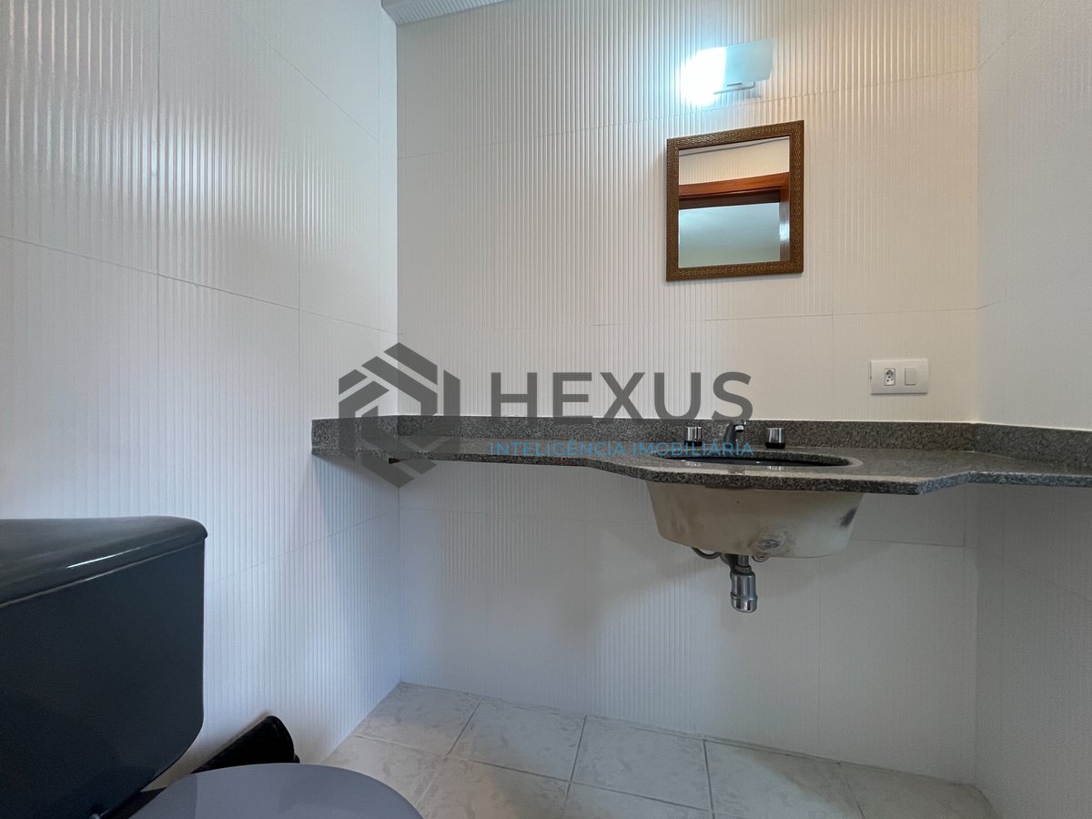 Foto 17 de Apartamento com varanda a duas quadras da Praia das Pitangueiras, Guaruja