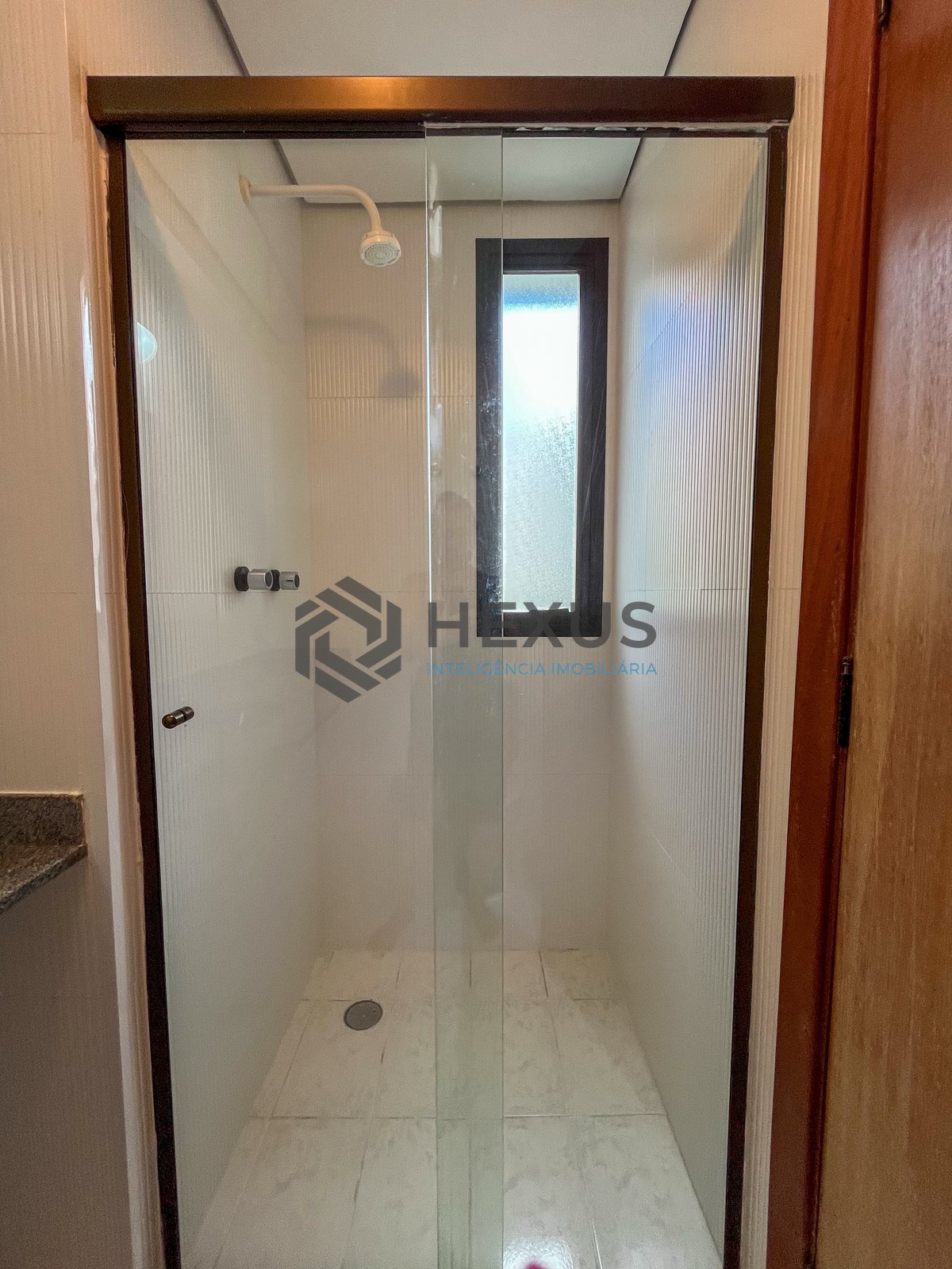 Foto 18 de Apartamento com varanda a duas quadras da Praia das Pitangueiras, Guaruja