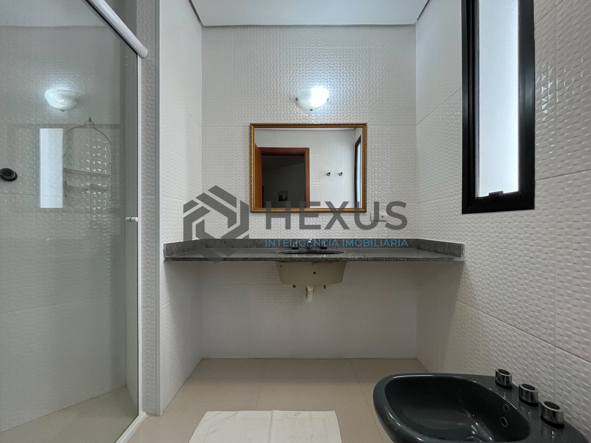 Foto 22 de Apartamento com varanda a duas quadras da Praia das Pitangueiras, Guaruja