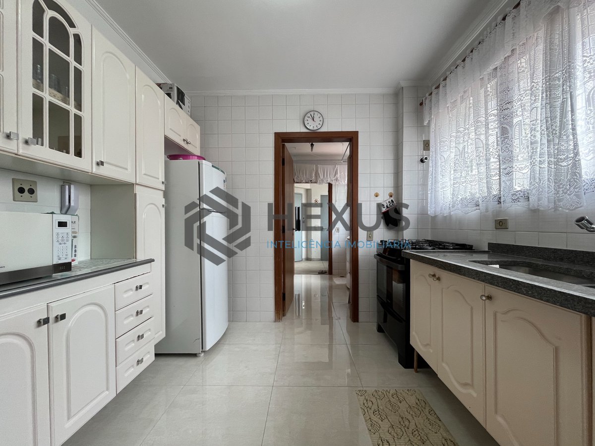 Foto 23 de Apartamento com varanda a duas quadras da Praia das Pitangueiras, Guaruja