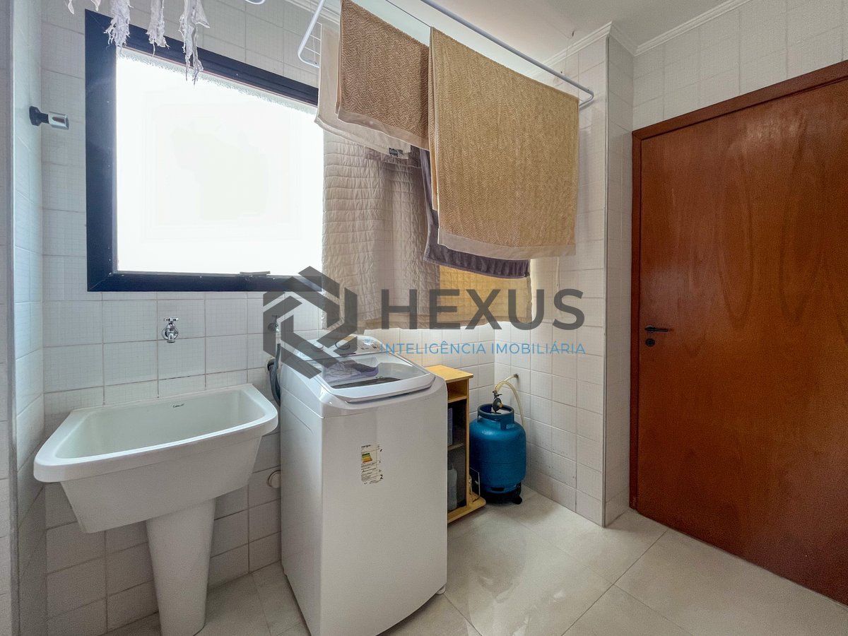 Foto 25 de Apartamento com varanda a duas quadras da Praia das Pitangueiras, Guaruja