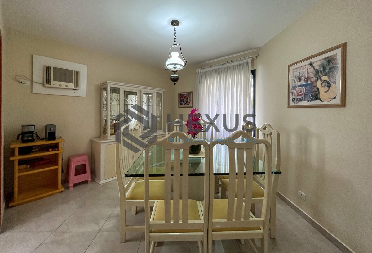 Foto 6 de Apartamento com varanda a duas quadras da Praia das Pitangueiras, Guaruja