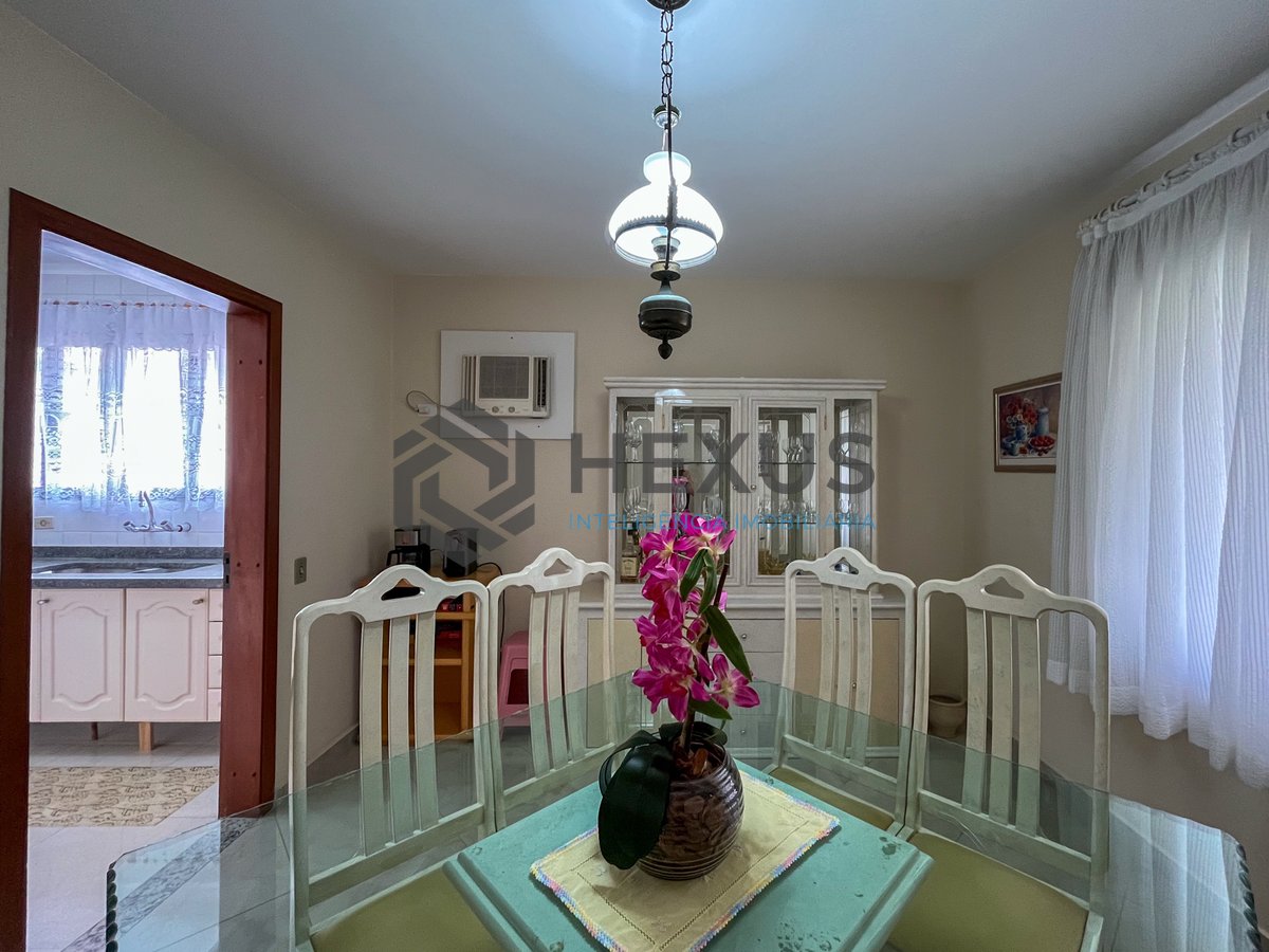 Foto 7 de Apartamento com varanda a duas quadras da Praia das Pitangueiras, Guaruja