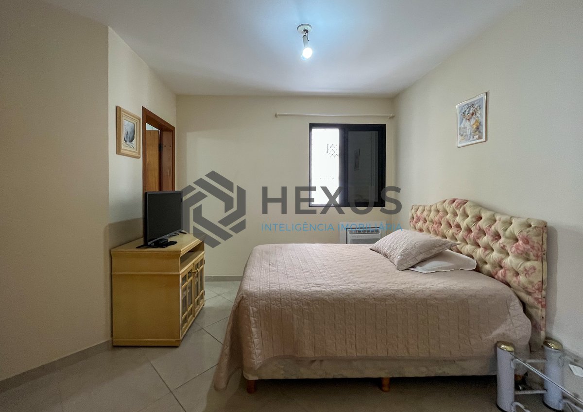 Foto 10 de Apartamento com varanda a duas quadras da Praia das Pitangueiras, Guaruja