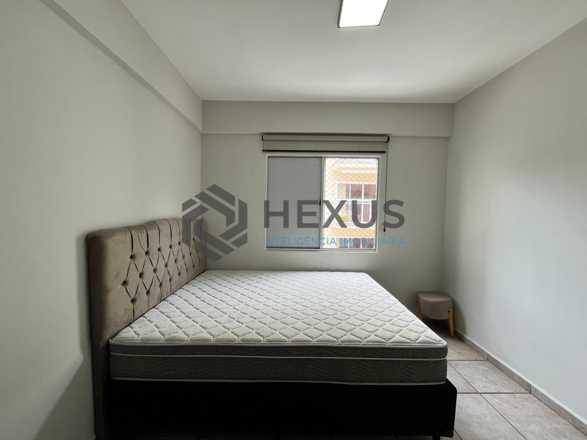 Foto 11 de Apartamento reformado com varanda na Praia da Enseada à venda, Guarujá-SP.