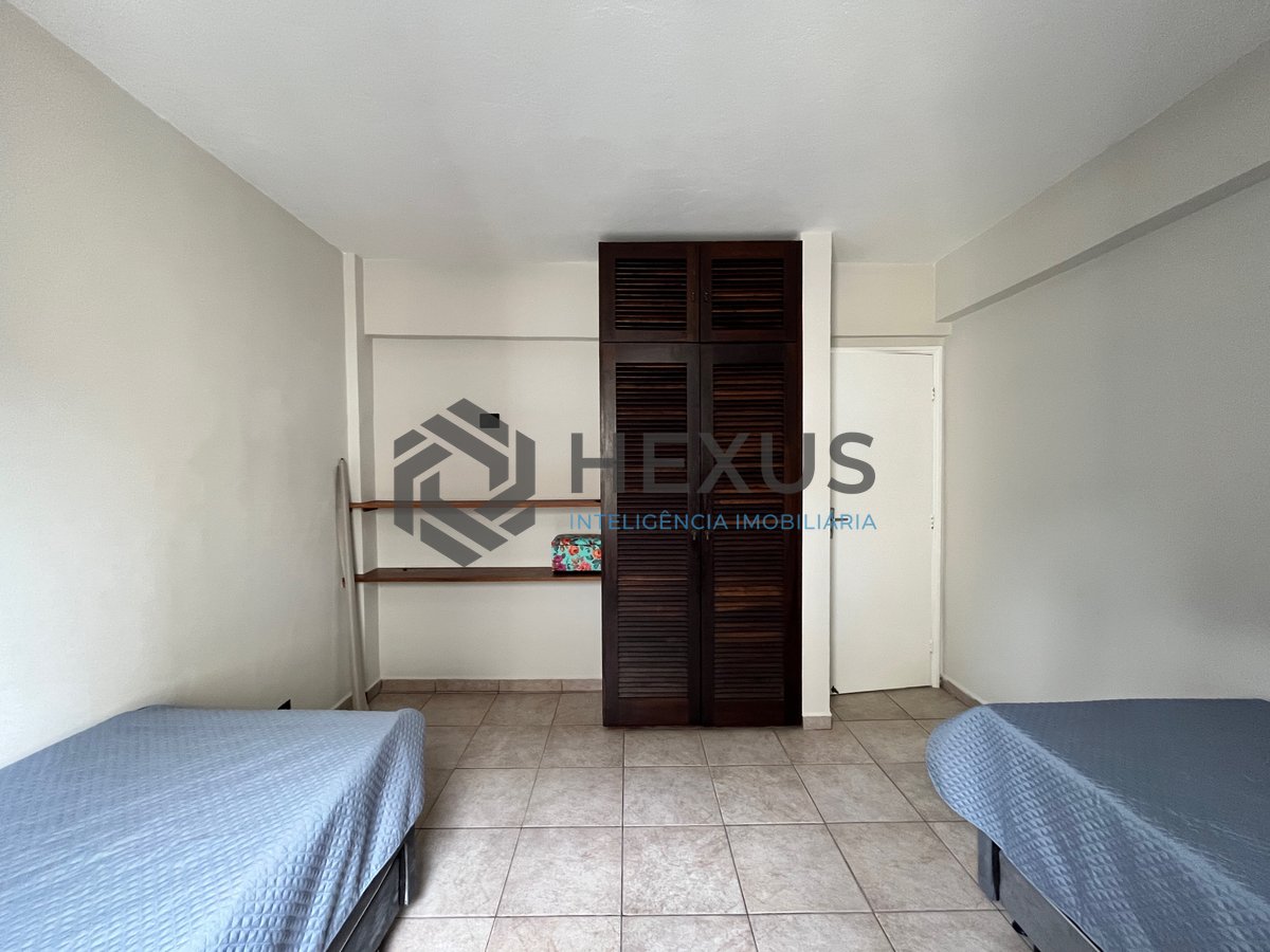 Foto 15 de Apartamento reformado com varanda na Praia da Enseada à venda, Guarujá-SP.