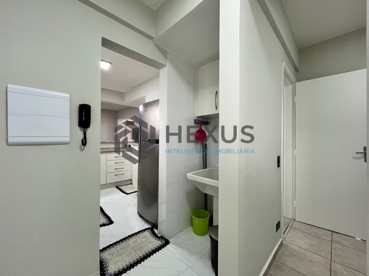 Foto 20 de Apartamento reformado com varanda na Praia da Enseada à venda, Guarujá-SP.