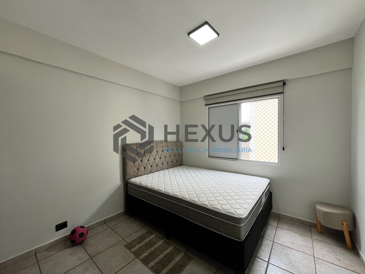 Foto 8 de Apartamento reformado com varanda na Praia da Enseada à venda, Guarujá-SP.