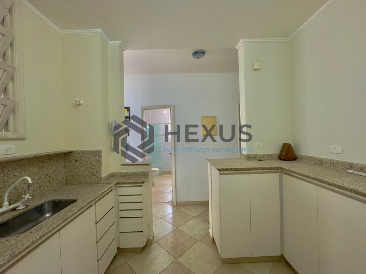 Foto 20 de Apartamento frente mar com varanda na Praia das Pitangueiras, Guaruja