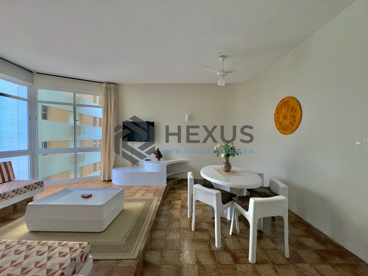 Foto 10 de Apartamento frente mar com varanda na Praia das Pitangueiras, Guaruja