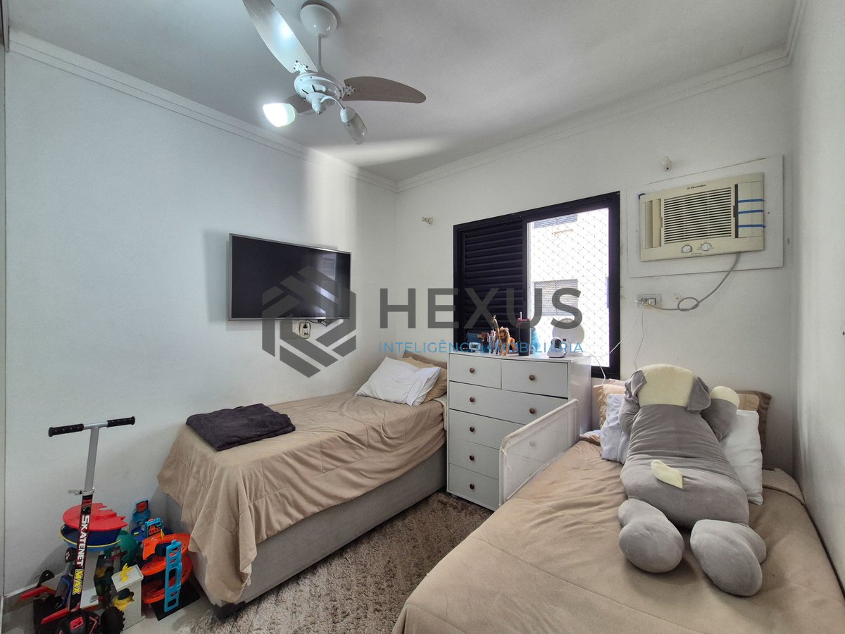 Foto 18 de Apartamento reformado com varanda e lazer na Praia das Pitangueiras, Guaruja