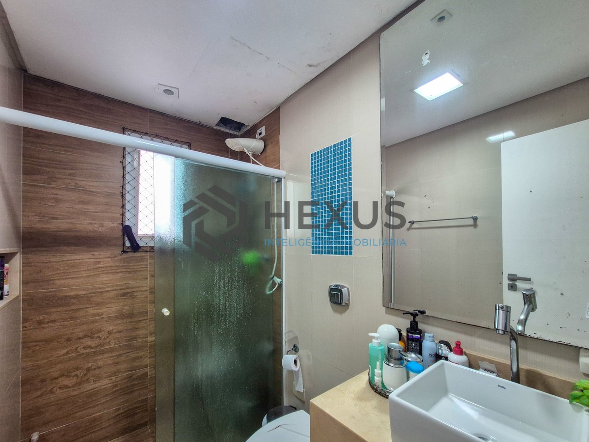 Foto 19 de Apartamento reformado com varanda e lazer na Praia das Pitangueiras, Guaruja