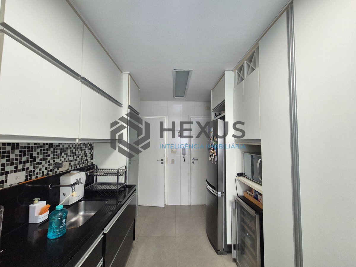 Foto 24 de Apartamento reformado com varanda e lazer na Praia das Pitangueiras, Guaruja