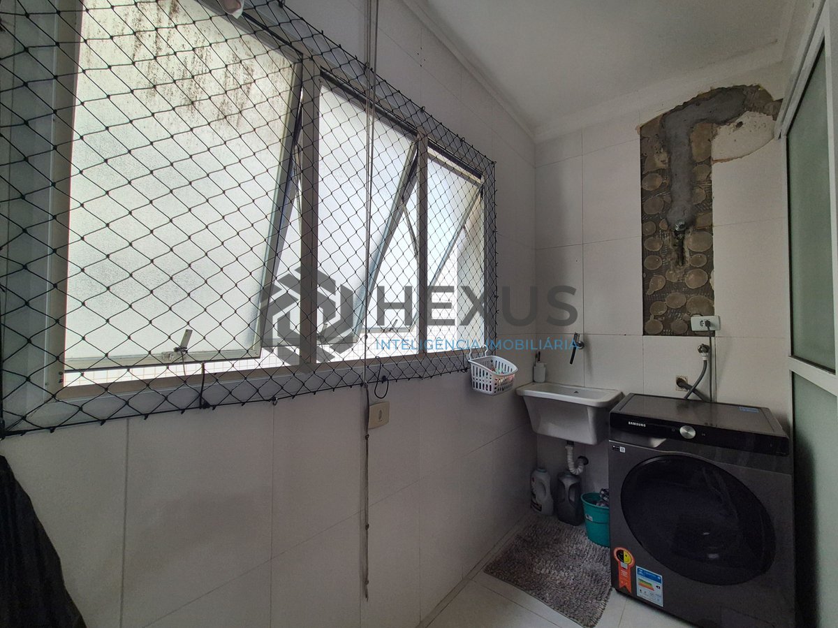 Foto 26 de Apartamento reformado com varanda e lazer na Praia das Pitangueiras, Guaruja