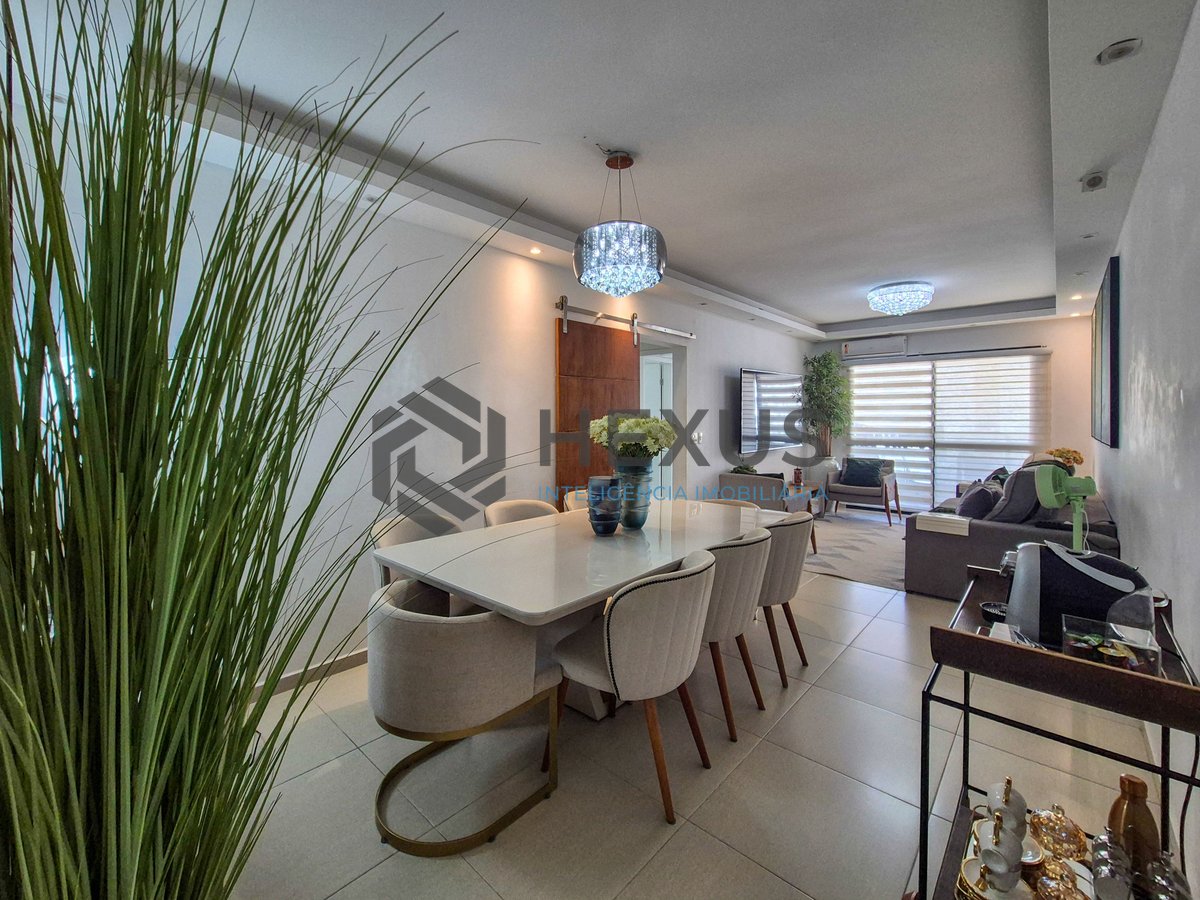 Foto 8 de Apartamento reformado com varanda e lazer na Praia das Pitangueiras, Guaruja