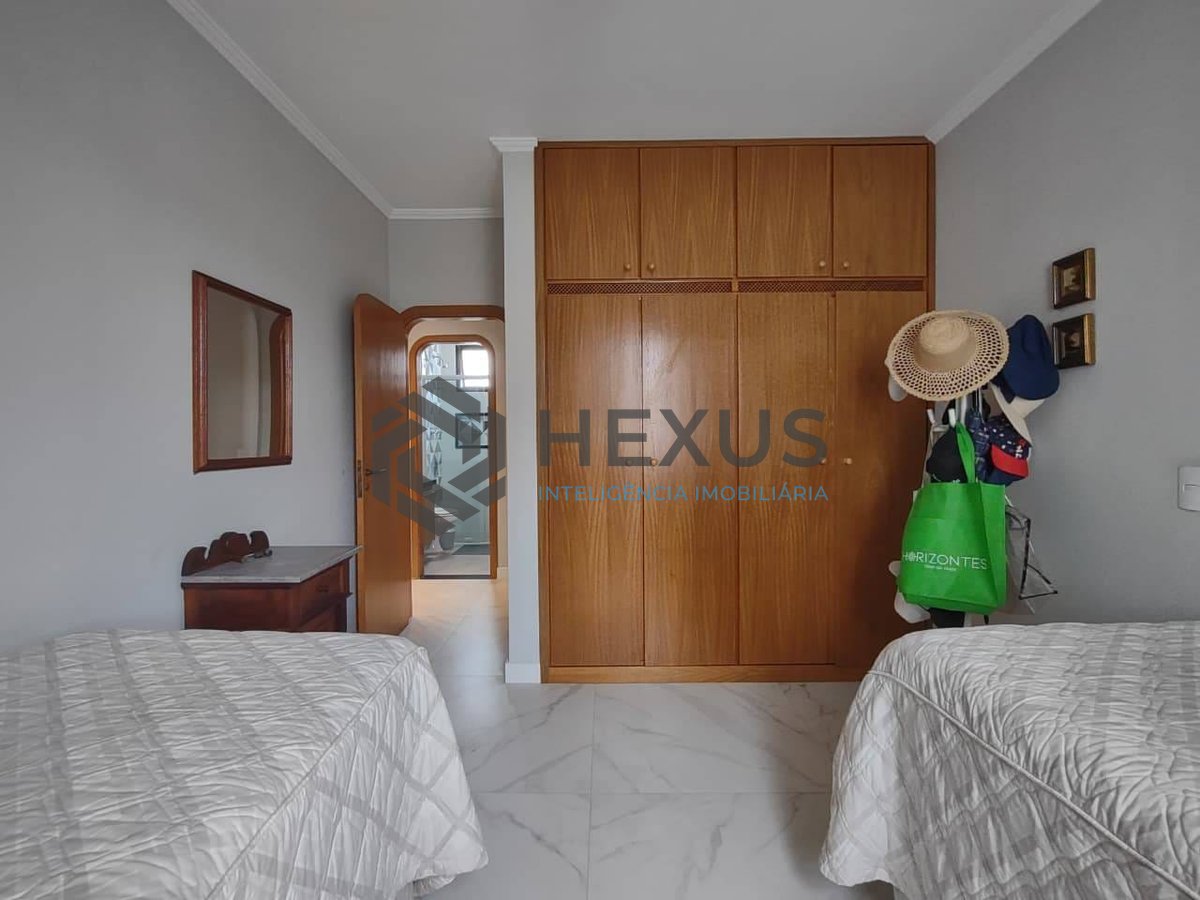 Foto 8 de Apartamento com varanda na Praia da Enseada, Guaruja