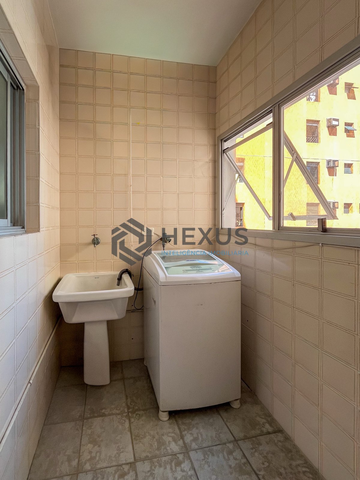 Foto 30 de Apartamento com varanda vista mar e lazer na região da barra funda da Praia das Pitangueiras, Guaruja