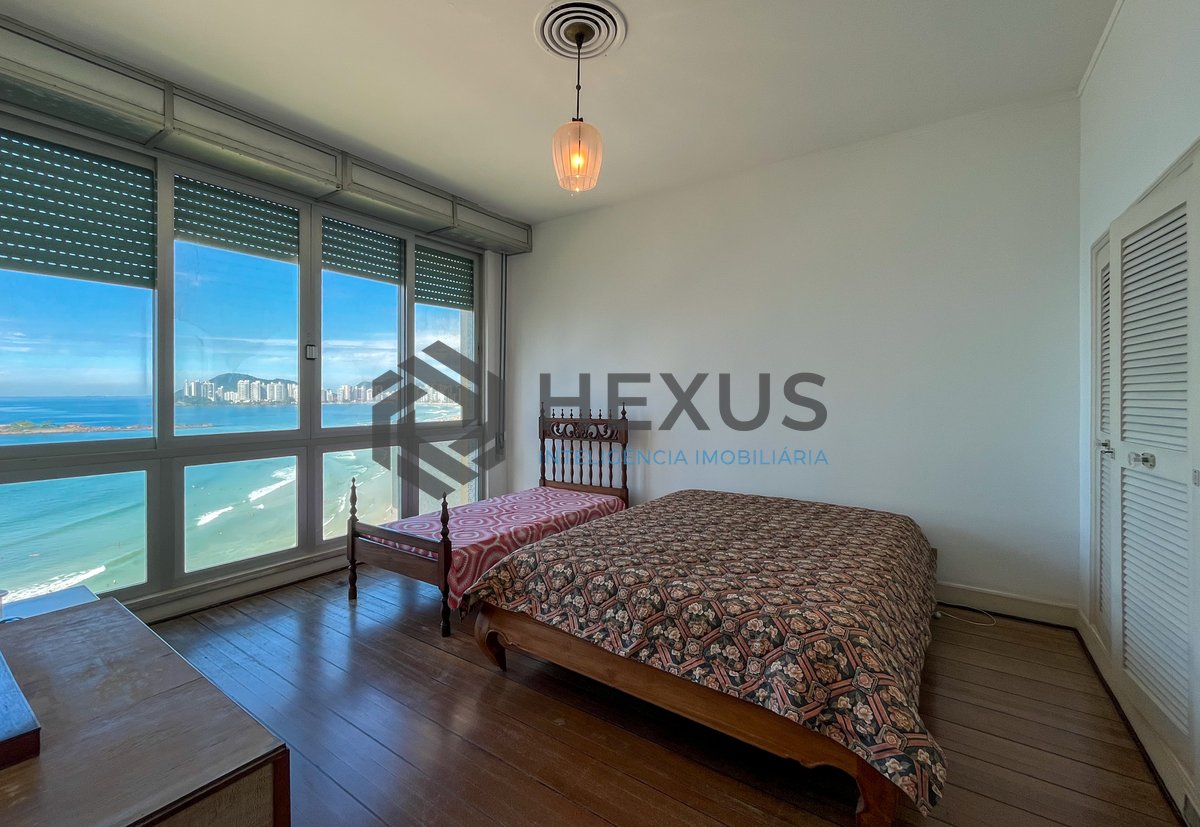 Foto 25 de Apartamento frente mar com varanda na Praia das Pitangueiras, Guaruja