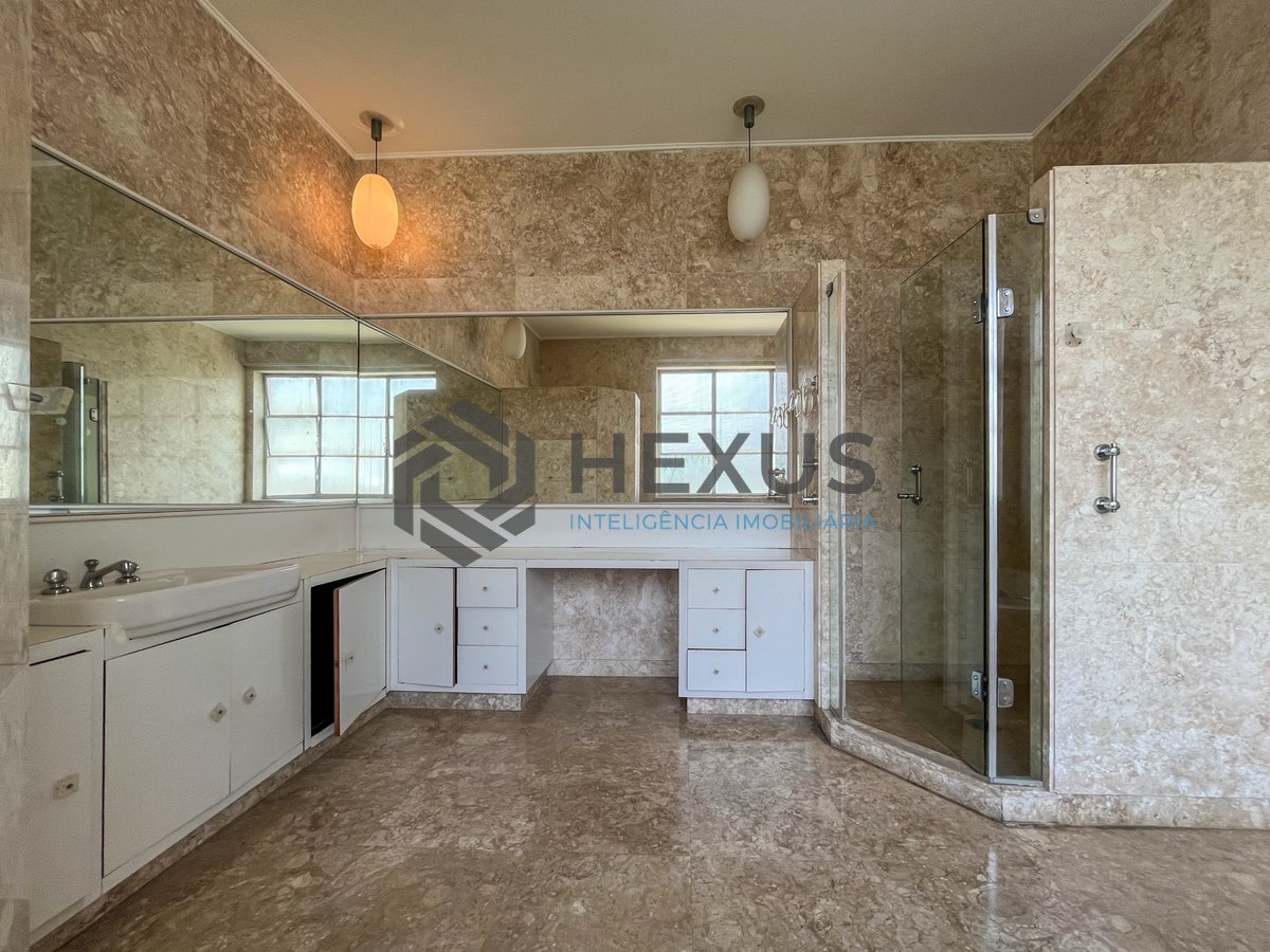 Foto 46 de Apartamento frente mar com varanda na Praia das Pitangueiras, Guaruja
